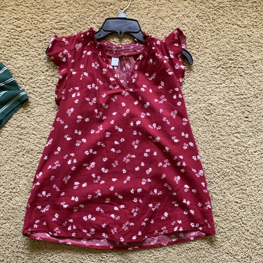 dark pink/maroon top